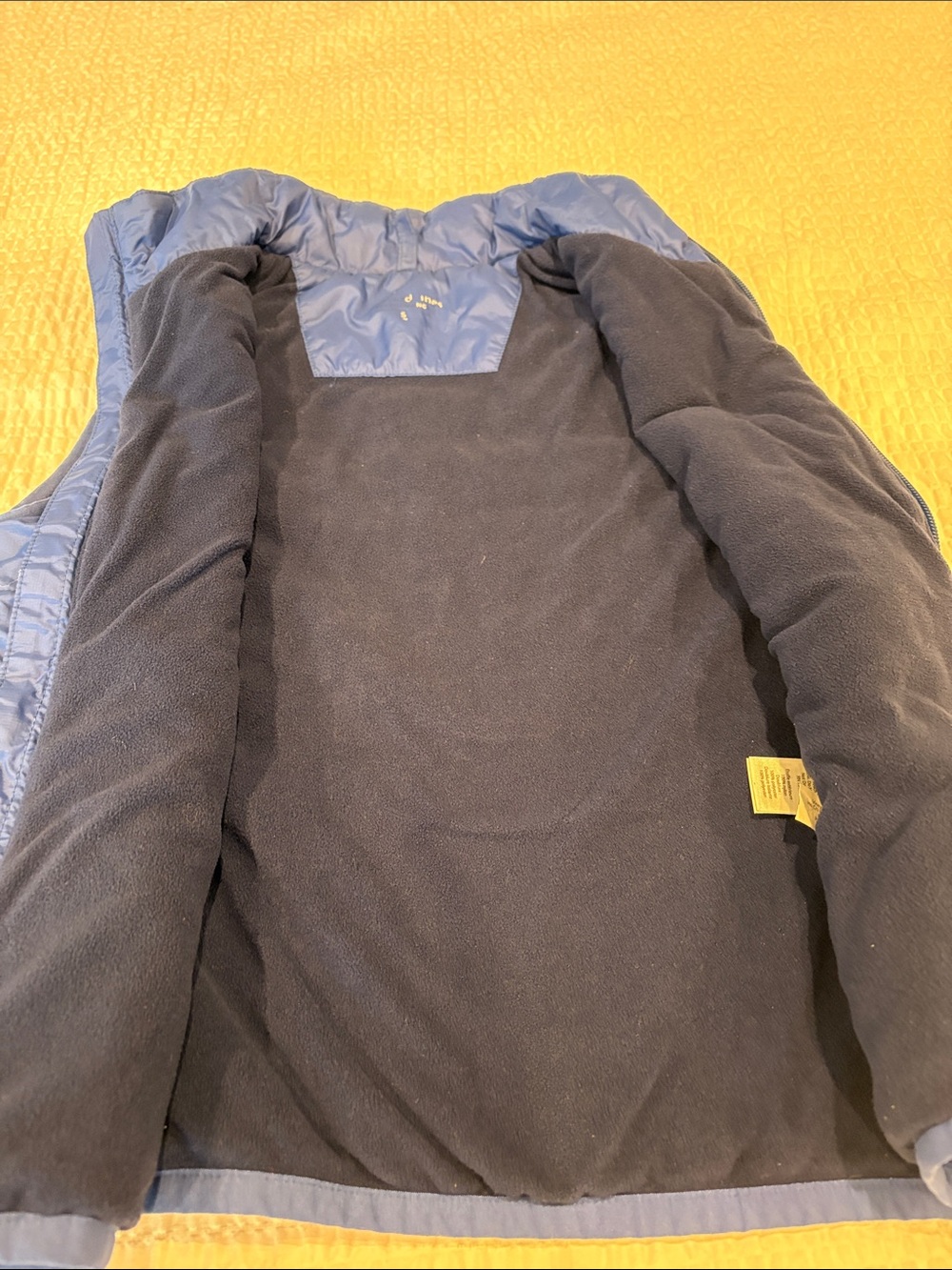 Vineyard Vines Youth Quilted Puffer Vest - Blue
Size S 8-10 - Picture 4 of 7